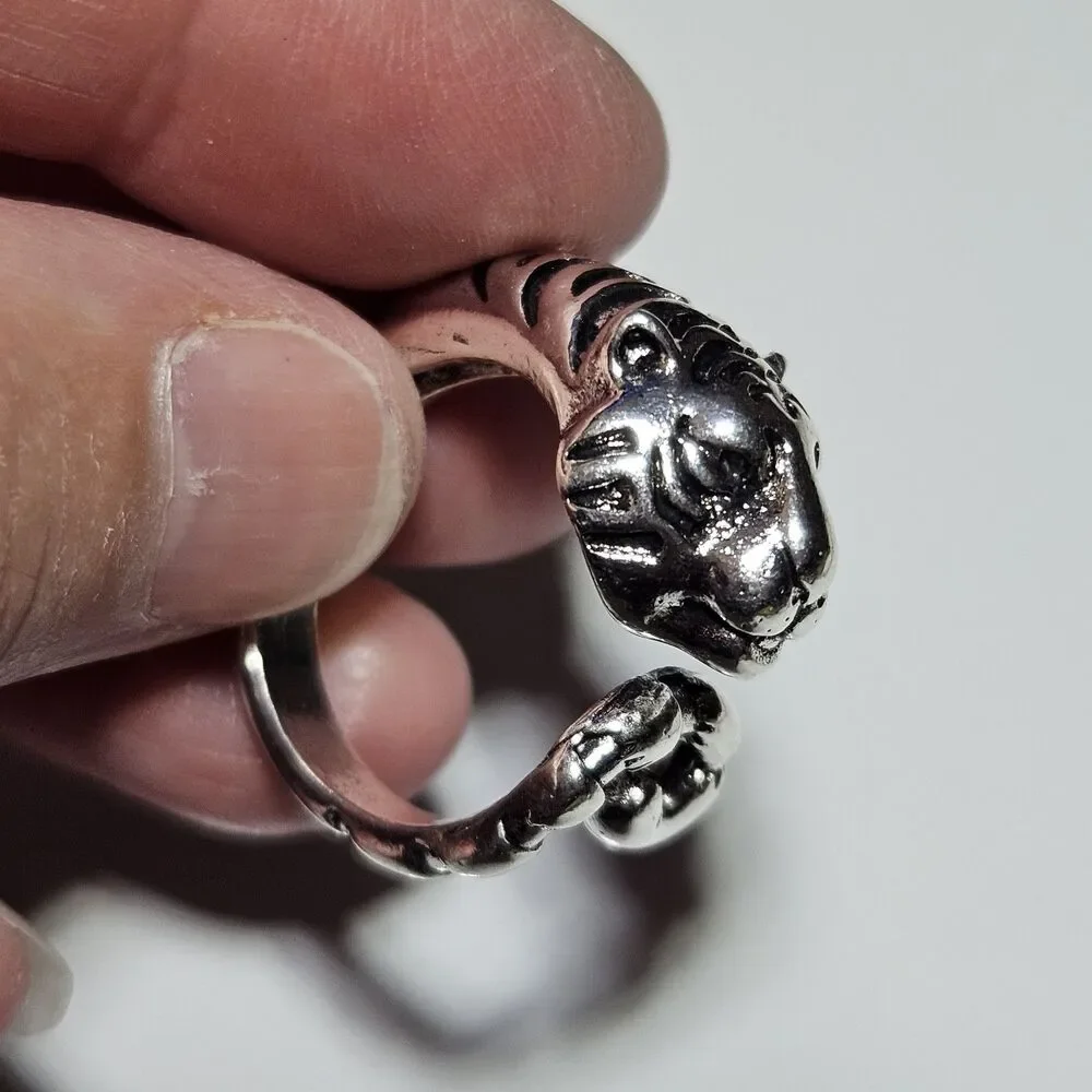 Silver Tone Tiger Head Curled Tail Adjustable Ring